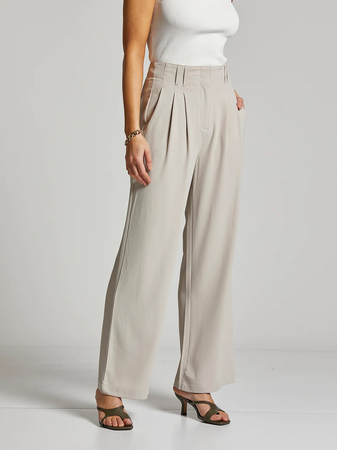 Julie Trouser in Taupe